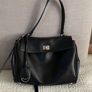 Chic Black Leather Shoulder Bag